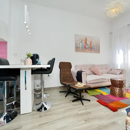 Holiday House Pop&rock With Pool Tatil Evi *