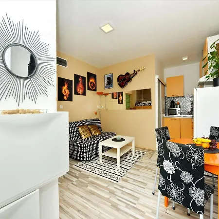 Holiday House Pop&rock With Pool Tatil Evi *