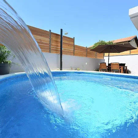 Tatil Evi Holiday House Pop&rock With Pool